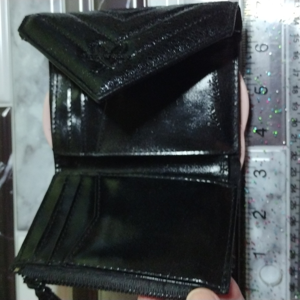 Victoria's Secret Black Faux Patent Leather Quilted  Wallet NWT - Picture 5 of 13